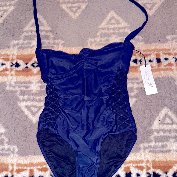 COVER GIRL
SIDE LACE UP DESIGN ONE PIECE SWIMSUIT - Picture 7 of 9